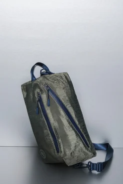 Dash and Stars Bolso bandolera nylon kaki satinado