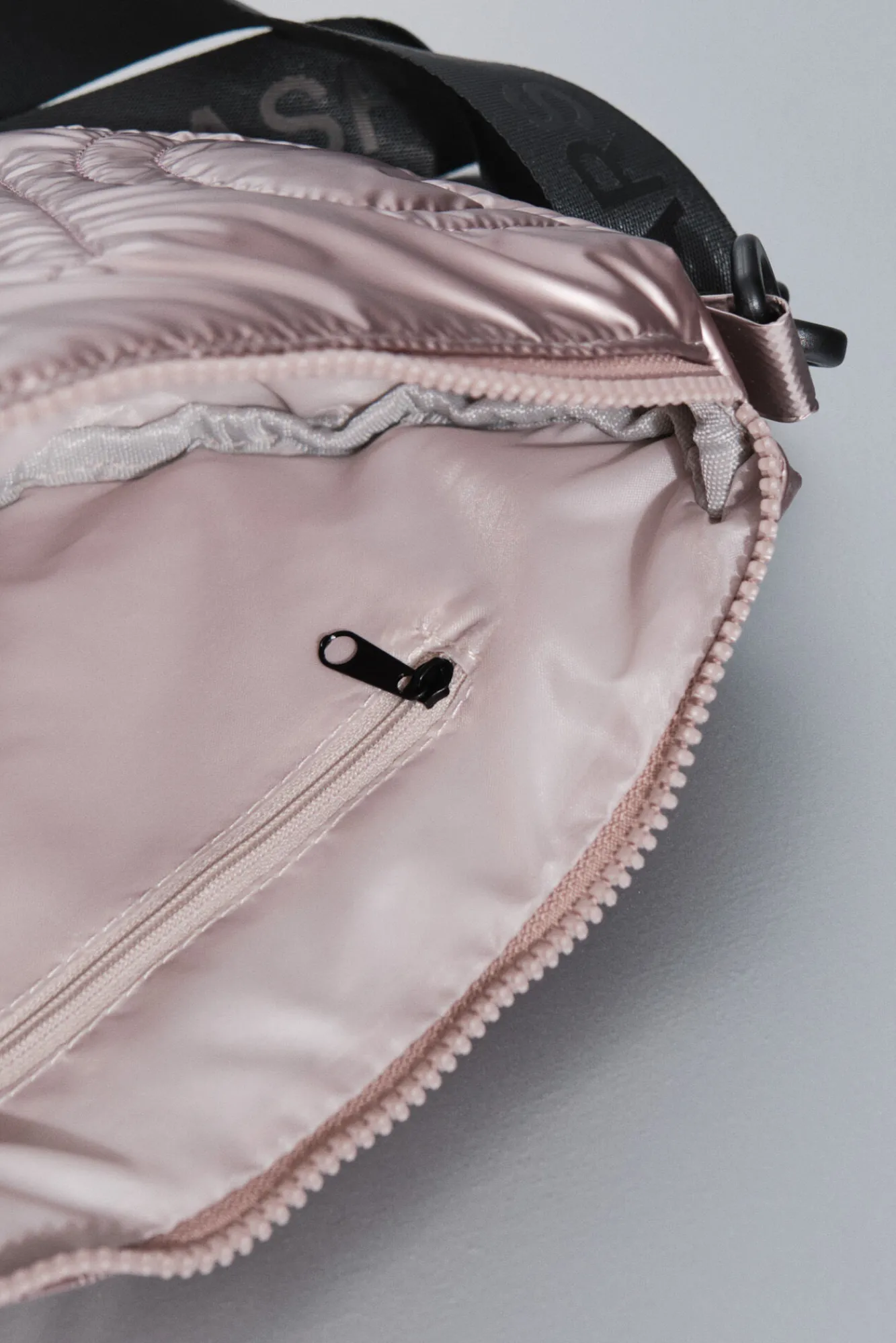 Dash and Stars Bolso bandolera nylon rosa metalizado