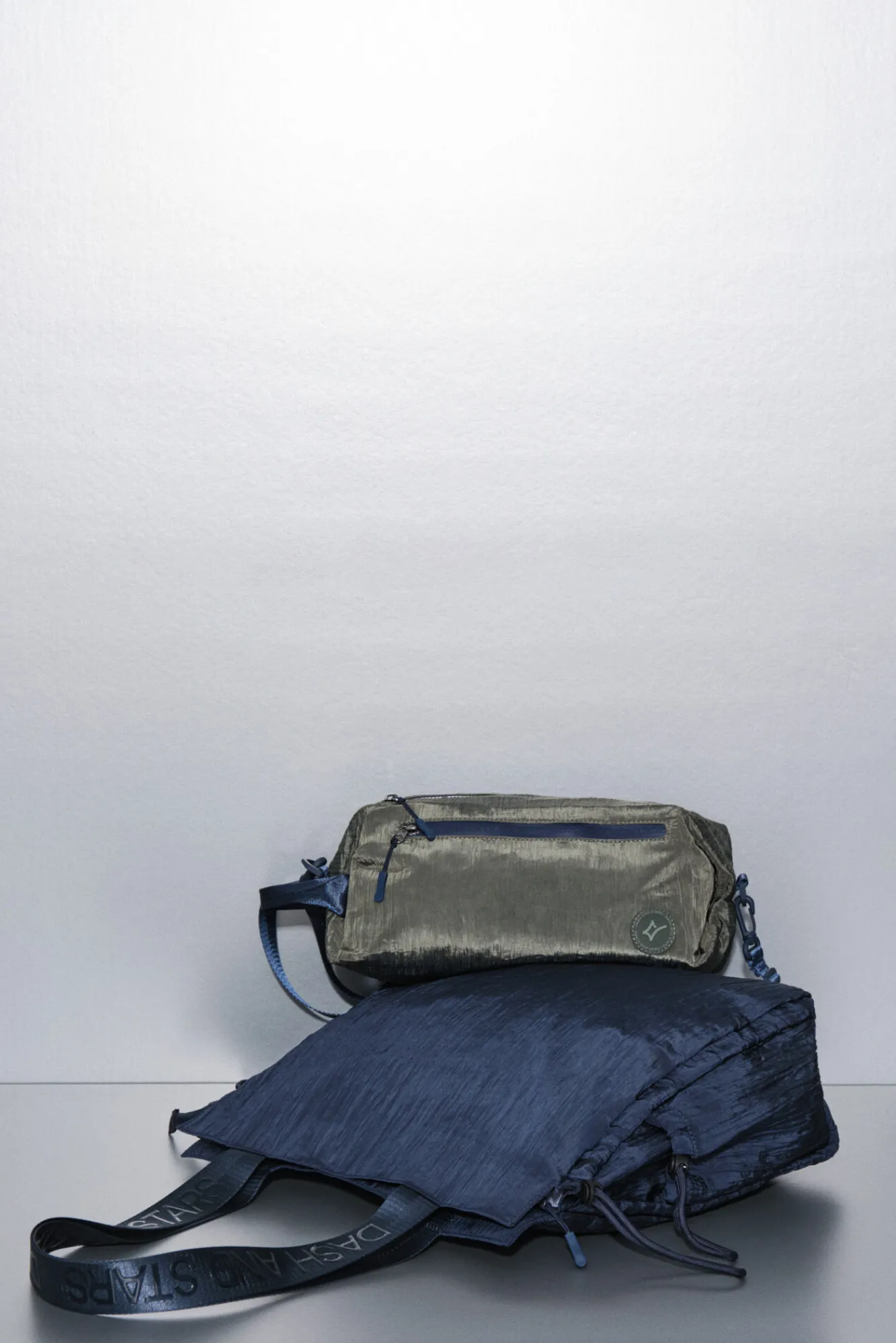 Dash and Stars Bolso tote nylon satinado