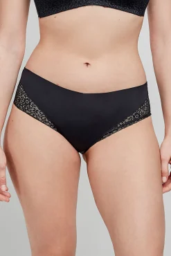 Gisela Braga alta encaje negra