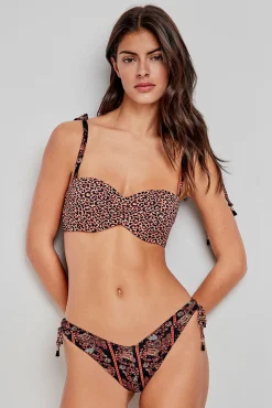 Gisela Braga bikini brasileña tejido y corte en V