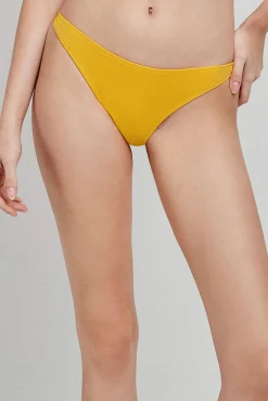 Gisela Braga bikini clásica amarilla