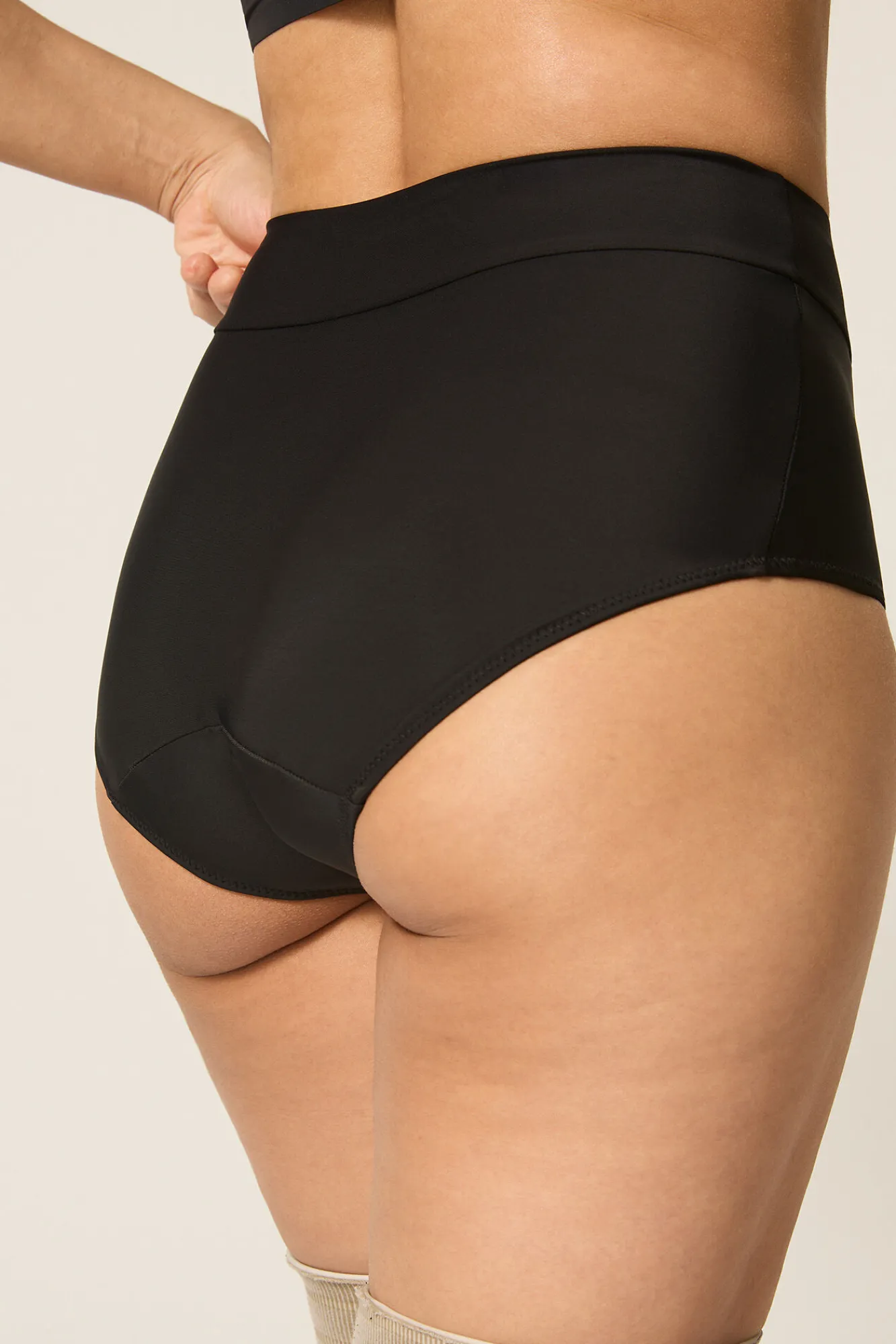 Modibodi Braga bikini menstrual alta nailon reciclado negra absorción ligera moderada
