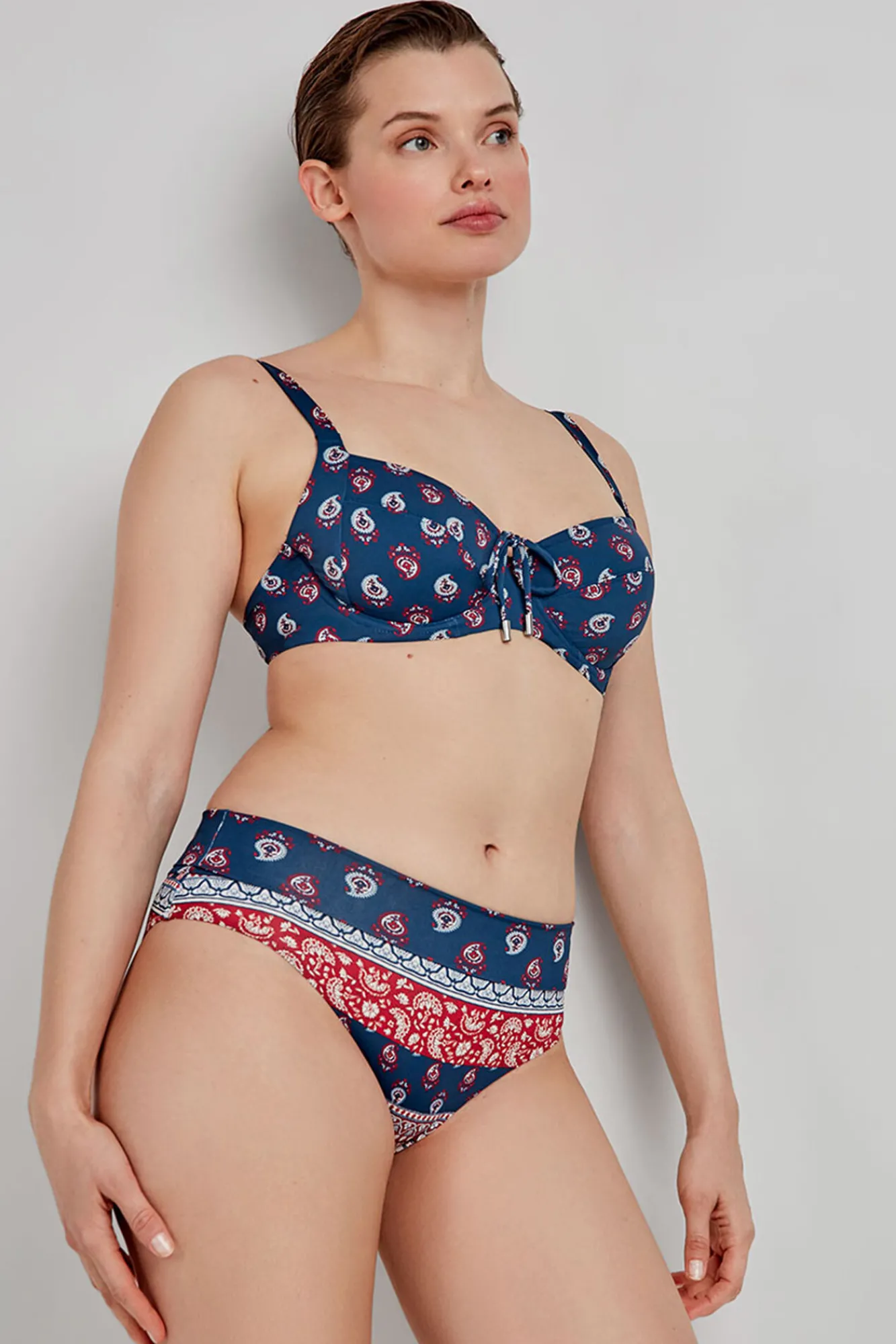 Gisela Braga bikini multiposición
