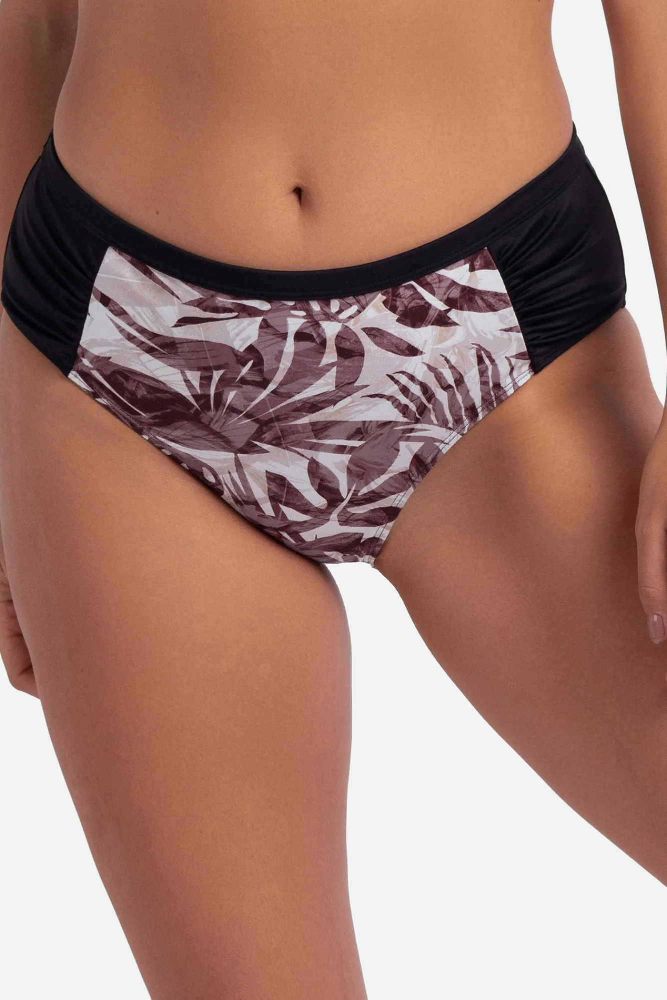 Dorina Braga de bikini hipster