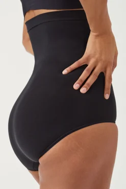 Spanx Braga moldeadora de talle alto nude.