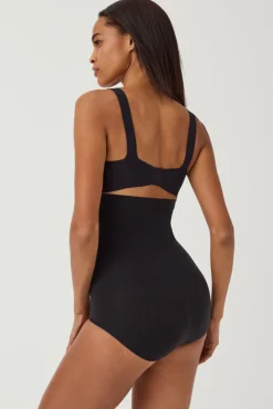Spanx Braga moldeadora de talle alto nude.