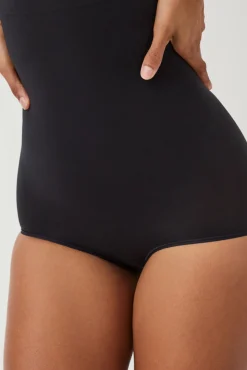 Spanx Braga moldeadora de talle alto nude.
