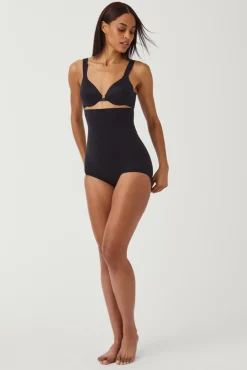 Spanx Braga moldeadora de talle alto nude.