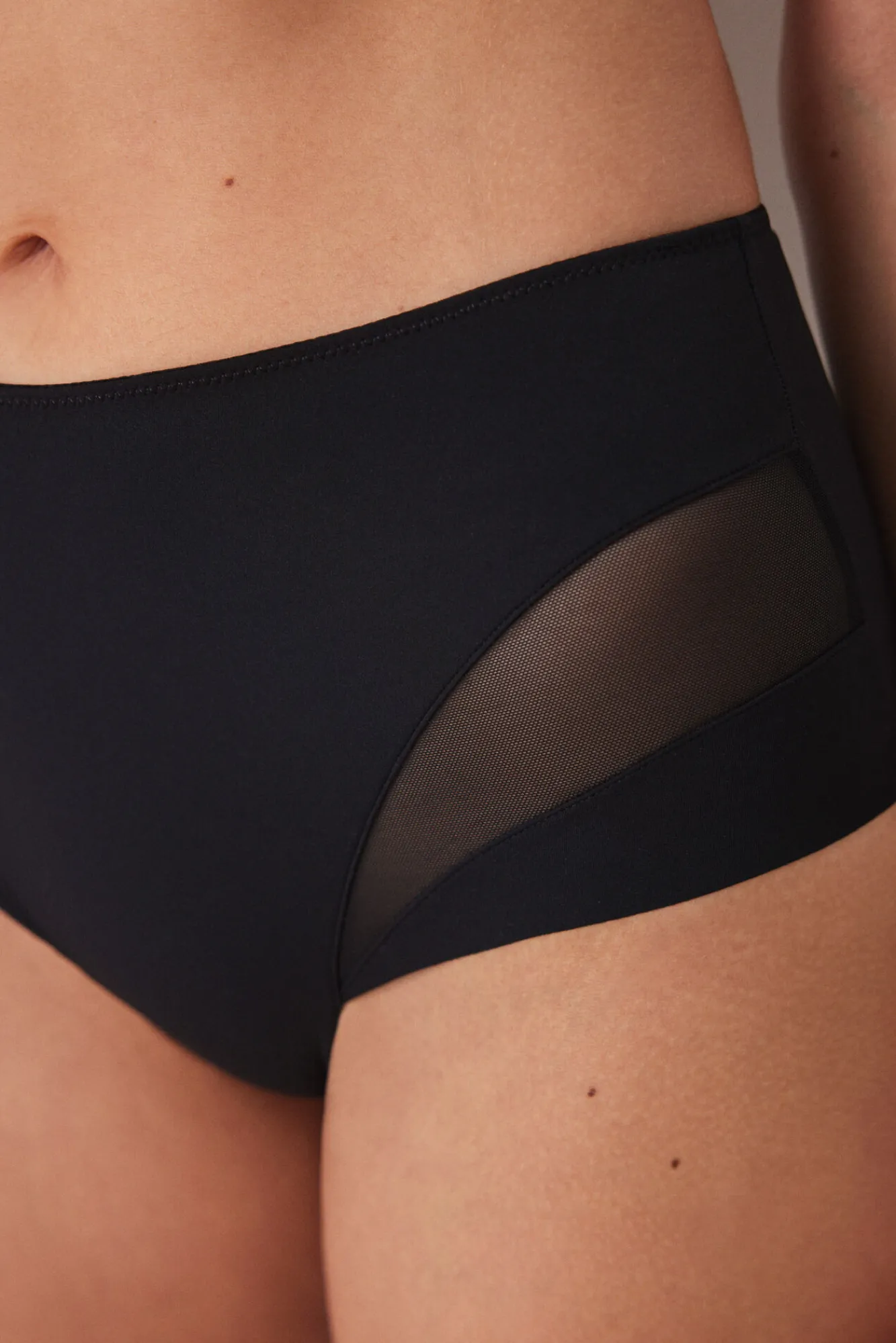 Women'secret Braga reductora alta negra encaje
