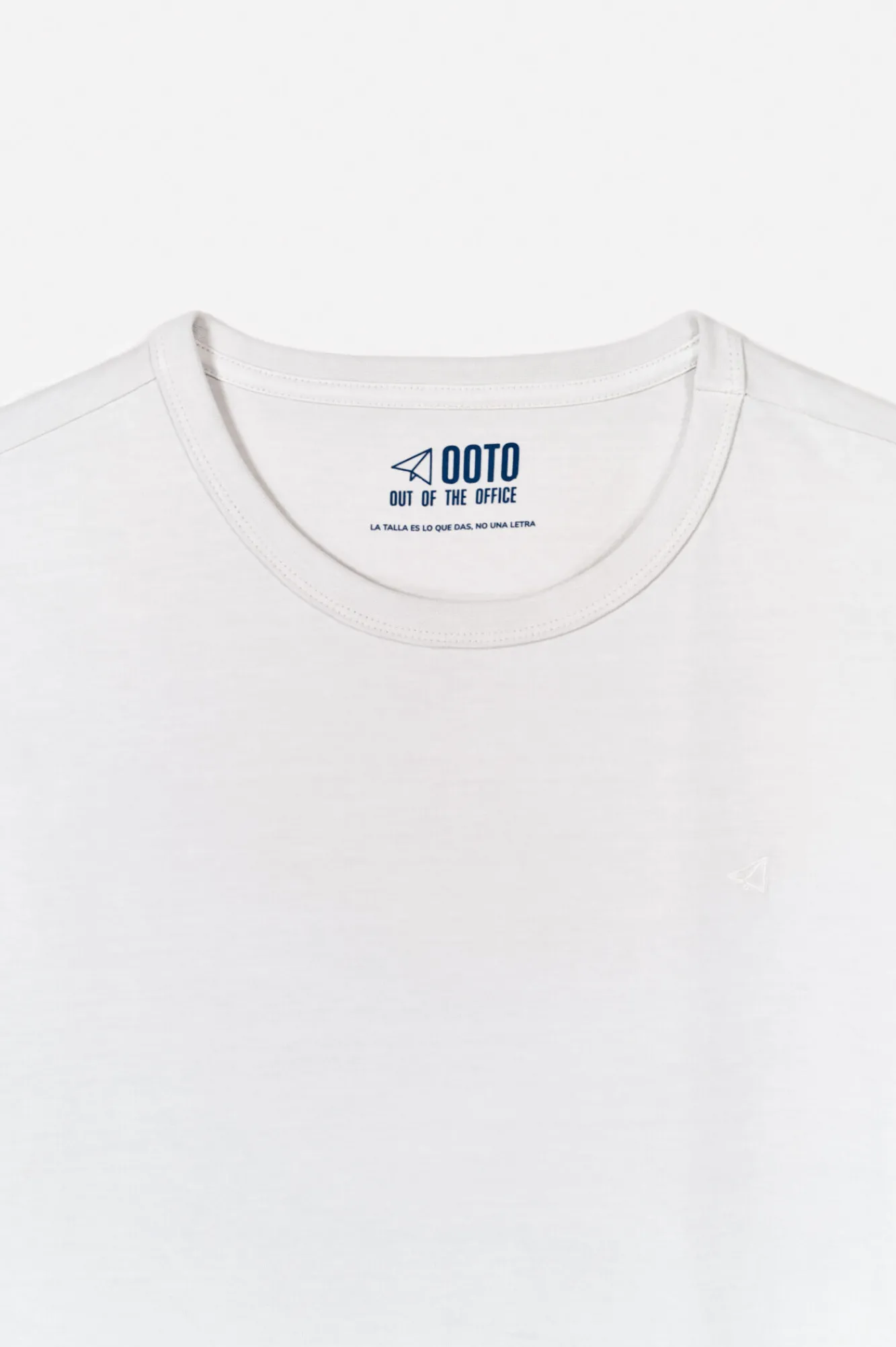 OOTO Camiseta básica con bordado avión