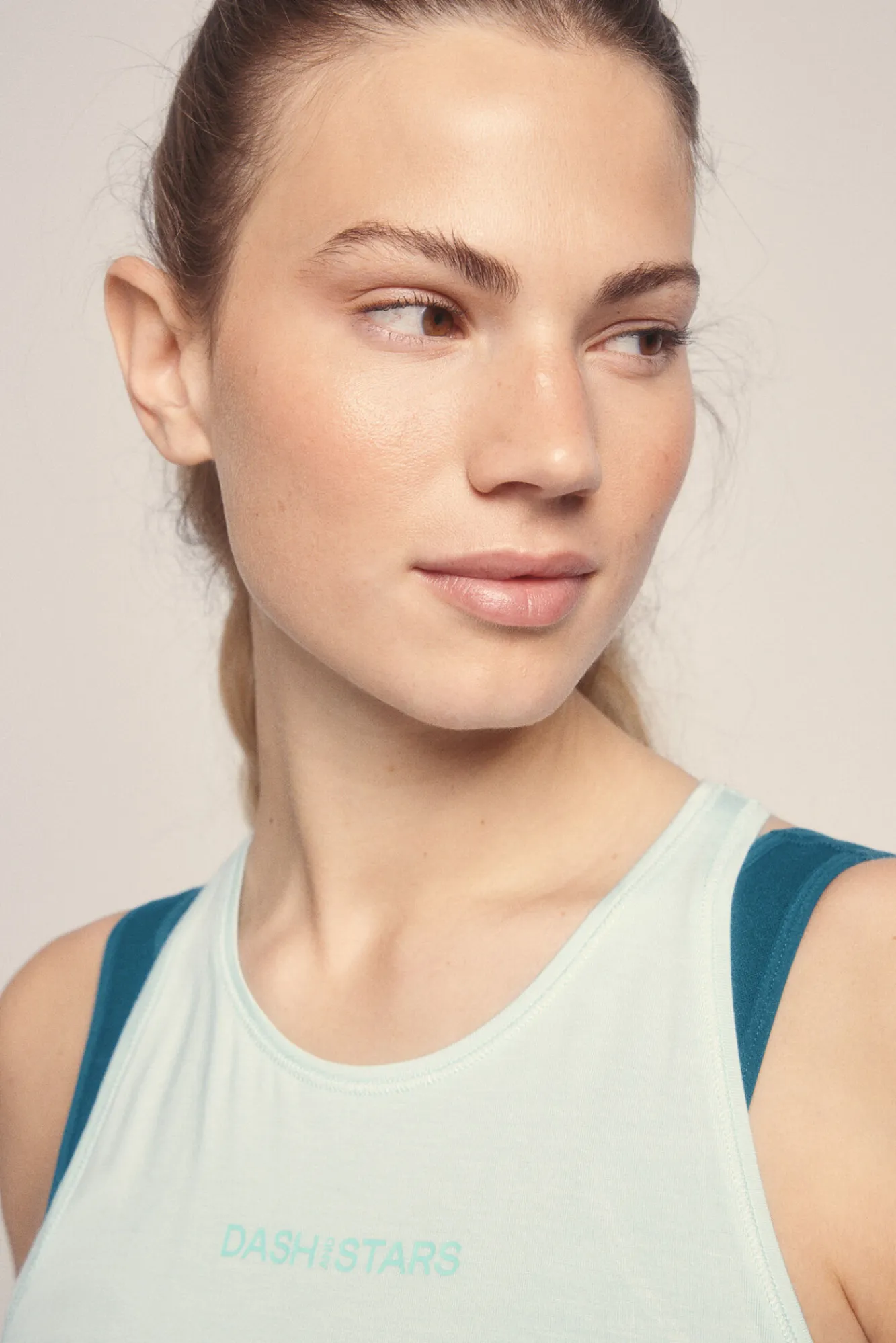 Dash and Stars Camiseta fluida modal claro