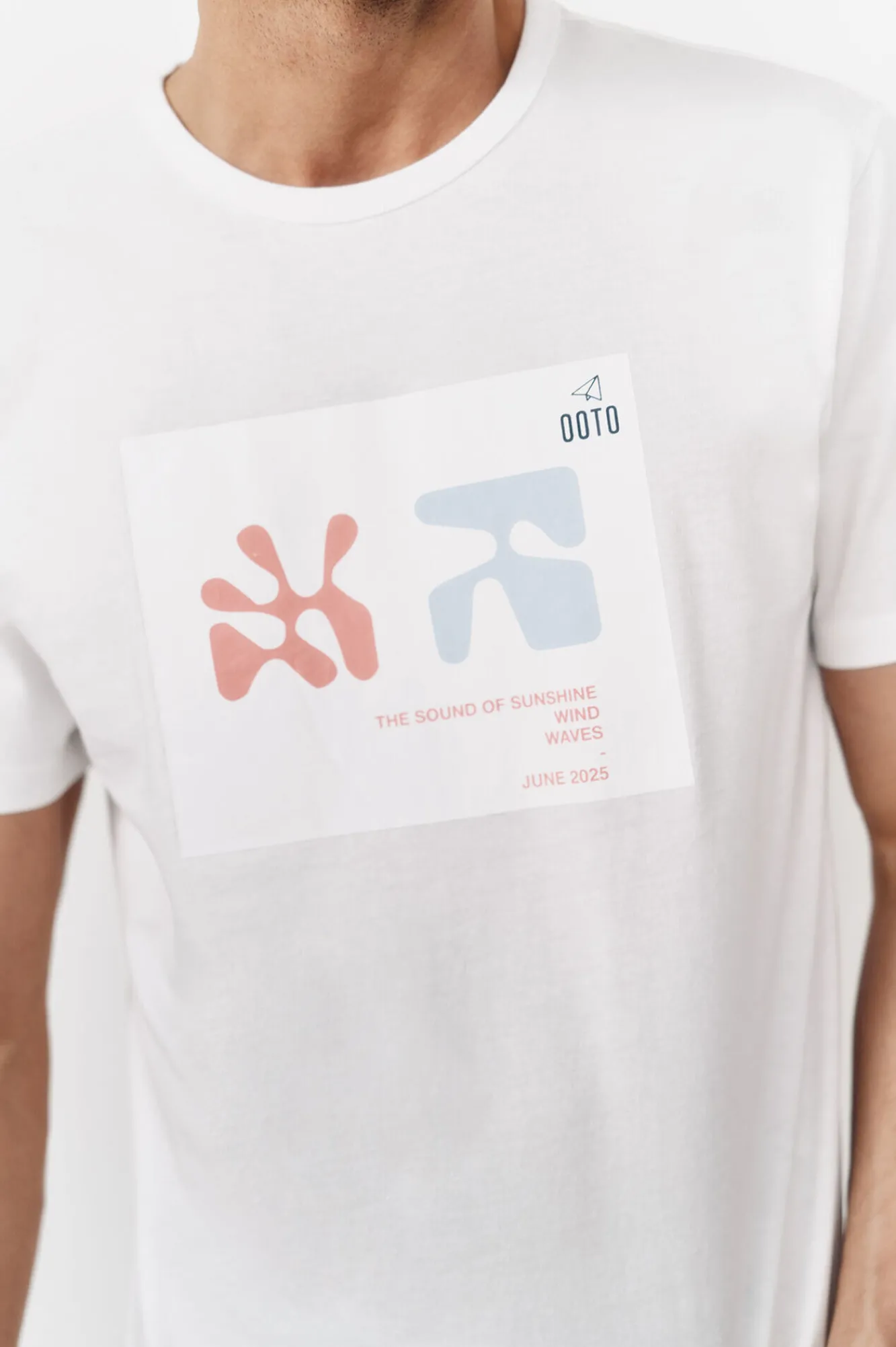 OOTO Camiseta gráfica lavada