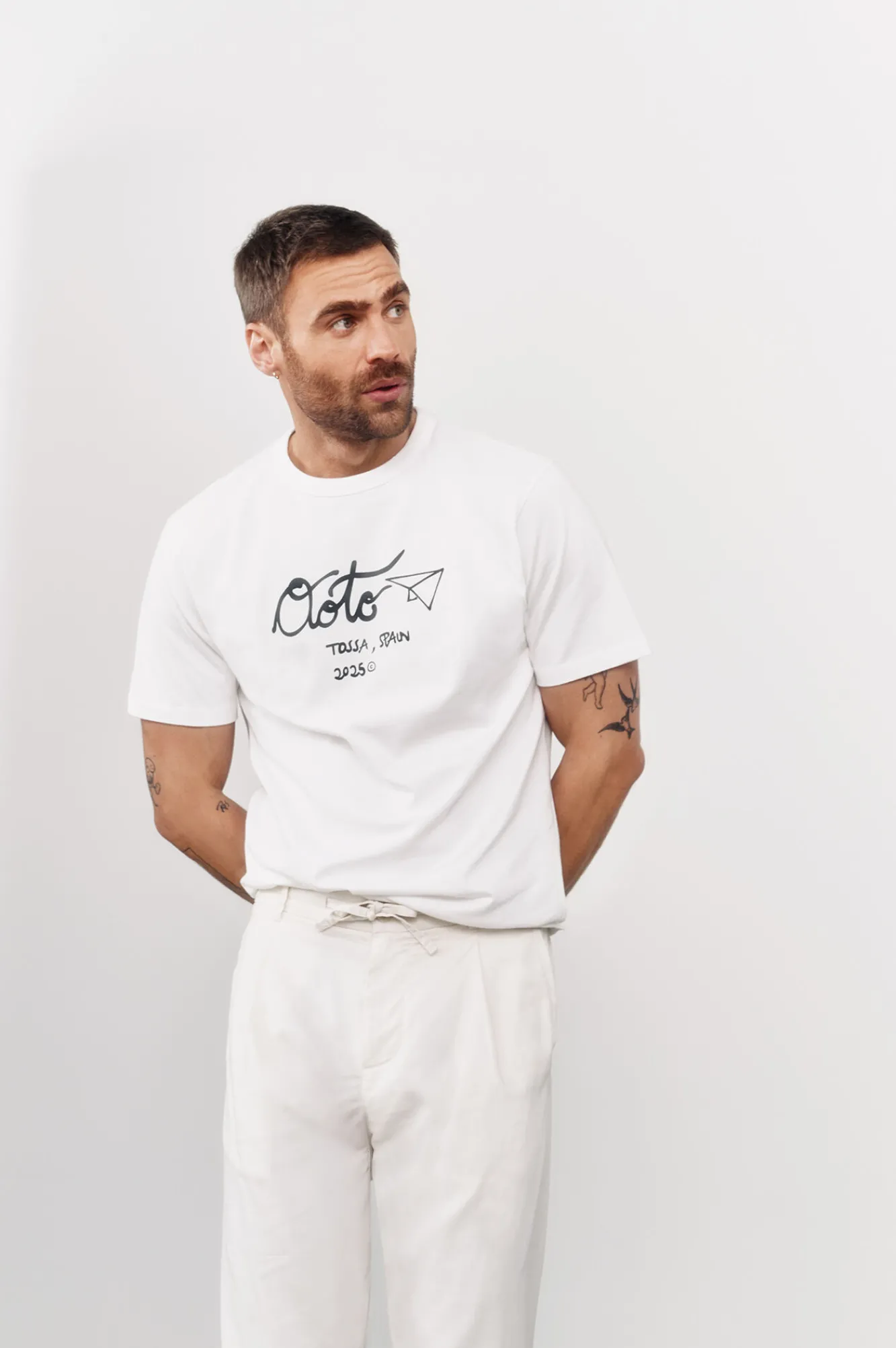 OOTO Camiseta gráfica lavada