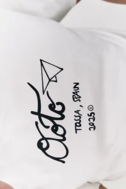 OOTO Camiseta gráfica lavada