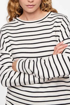 Pieces Cotton sweatshirt with striped print. Closed collar and long sleeves. Soft texture.