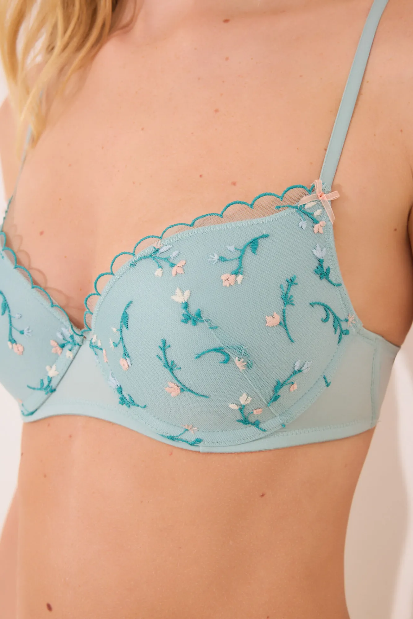 Women'secret GORGEOUS Sujetador push up bordado flores claro