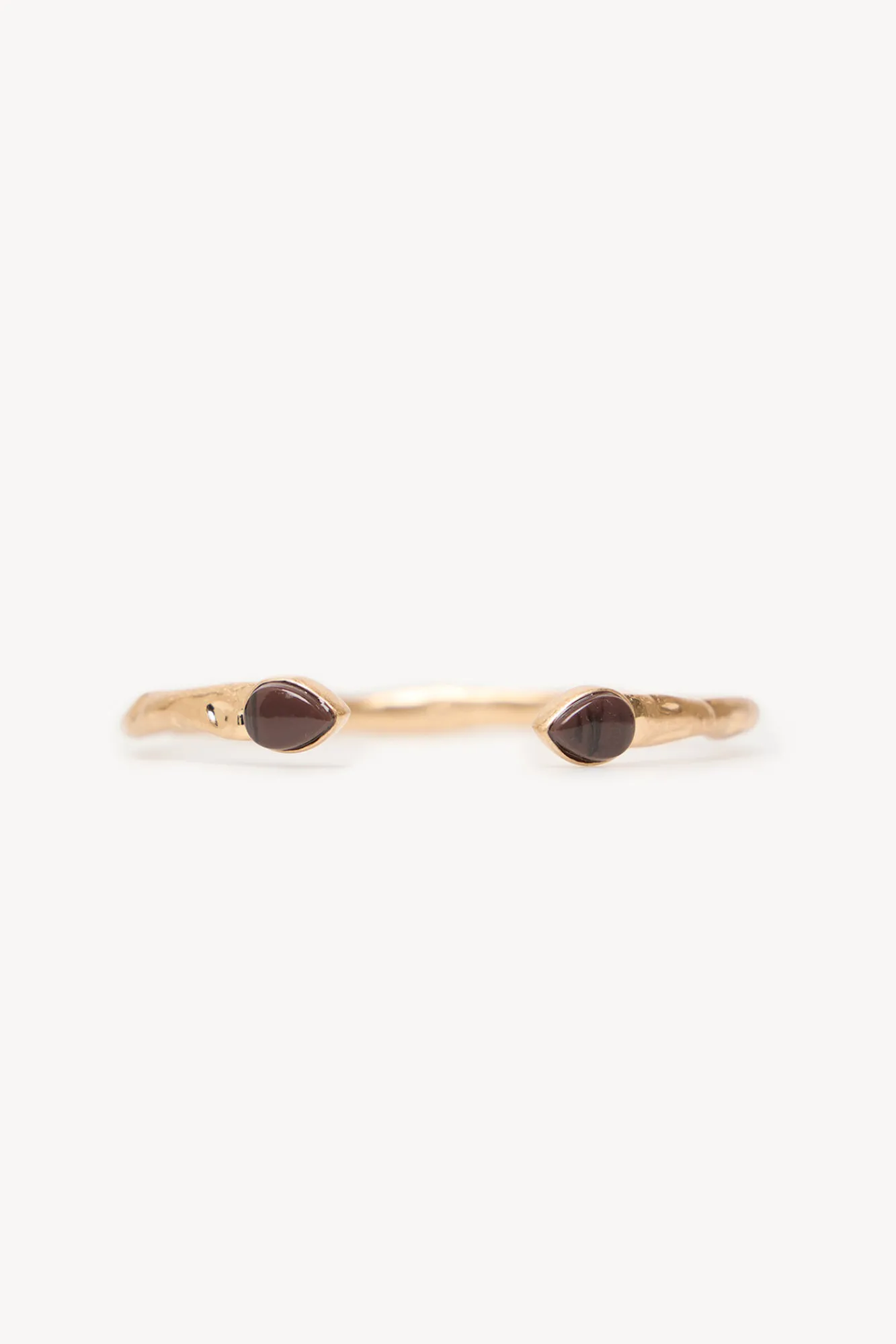 Hoss Intropia Leslie. Brazalete piedra bañado en oro