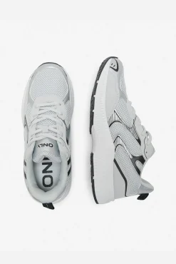 Mesh lace-up sports shoes