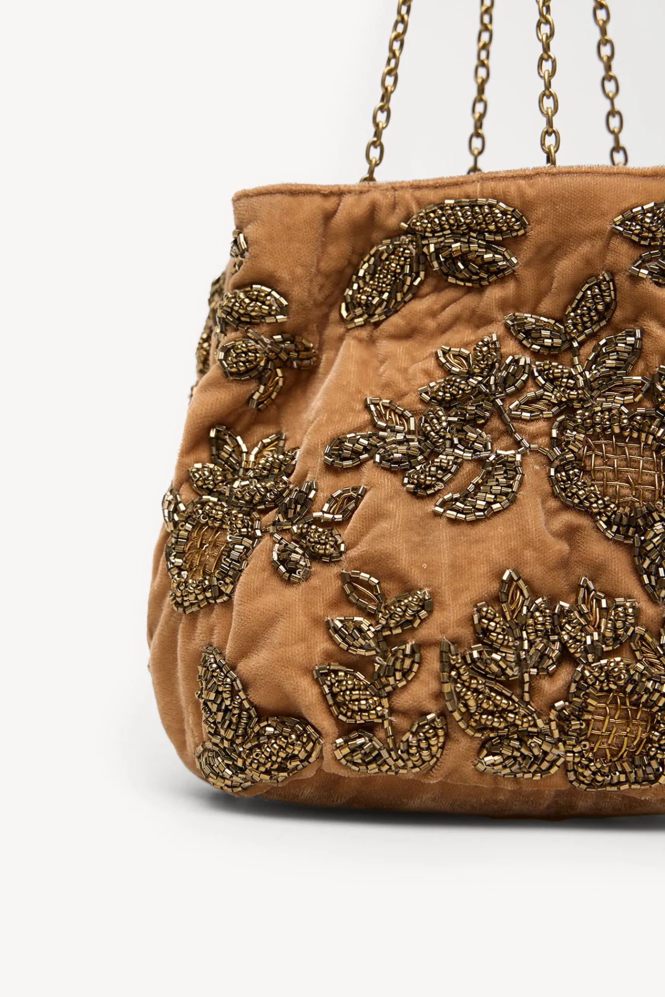 Hoss Intropia Nina. Bolso de terciopelo y abalorios