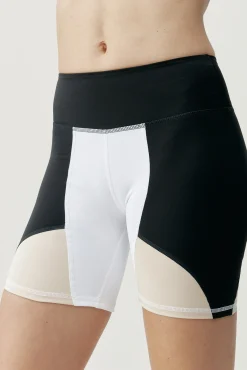 Born Living Yoga Pantalón corto Darana