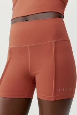 Born Living Yoga Pantalón corto Sayani
