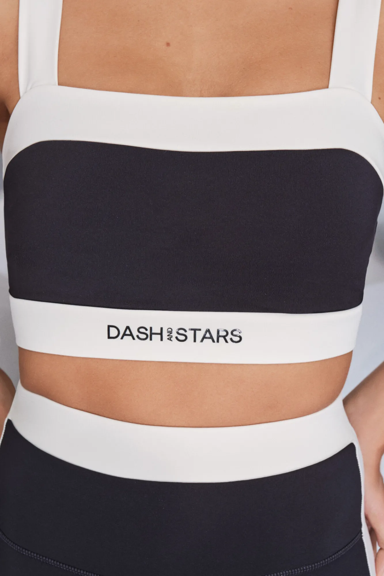 Dash and Stars Sujetador deportivo 4D Stretch bandeau blanco y