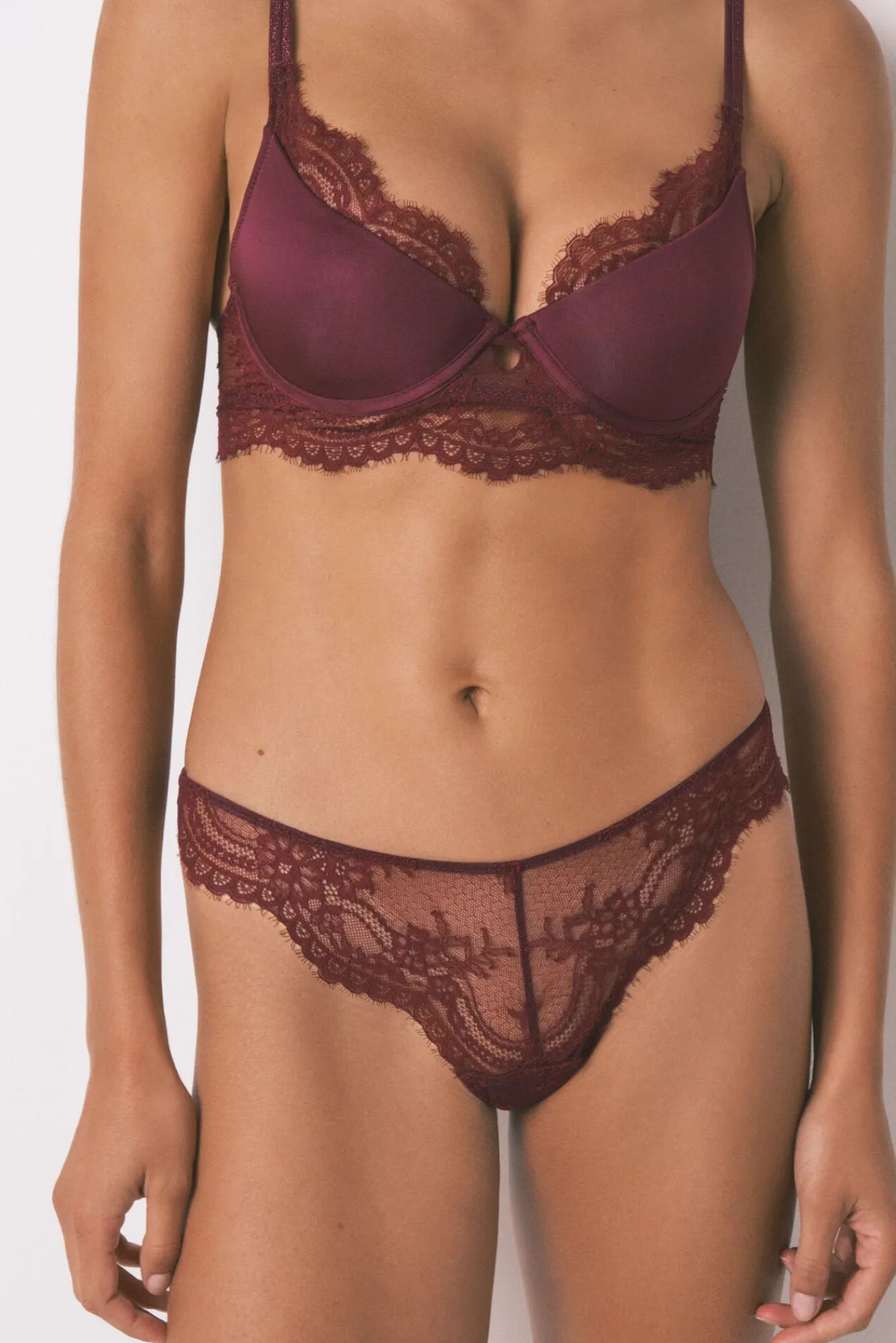 Women'secret Tanga encaje tul vino