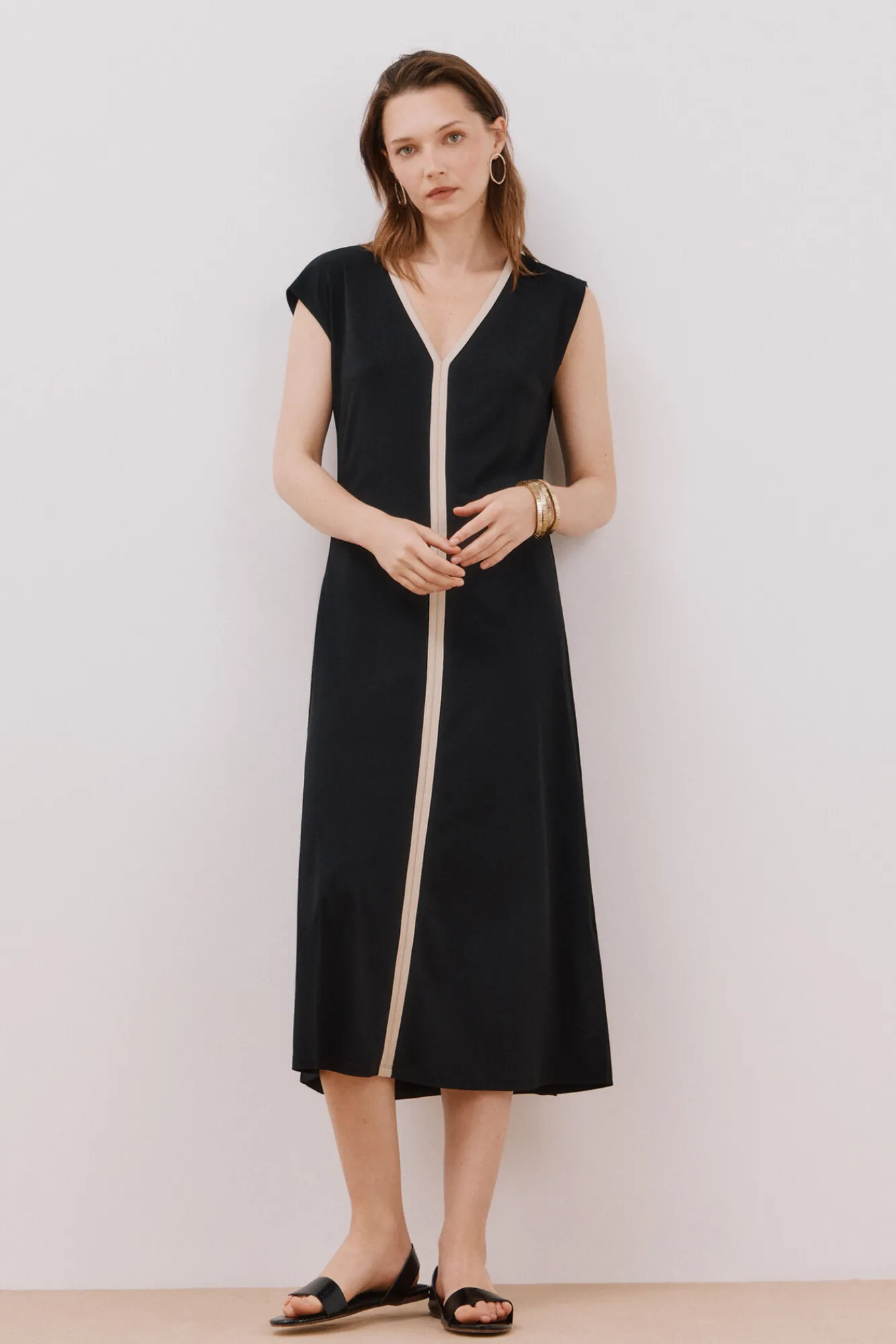 Cortefiel Vestido escote pico contraste