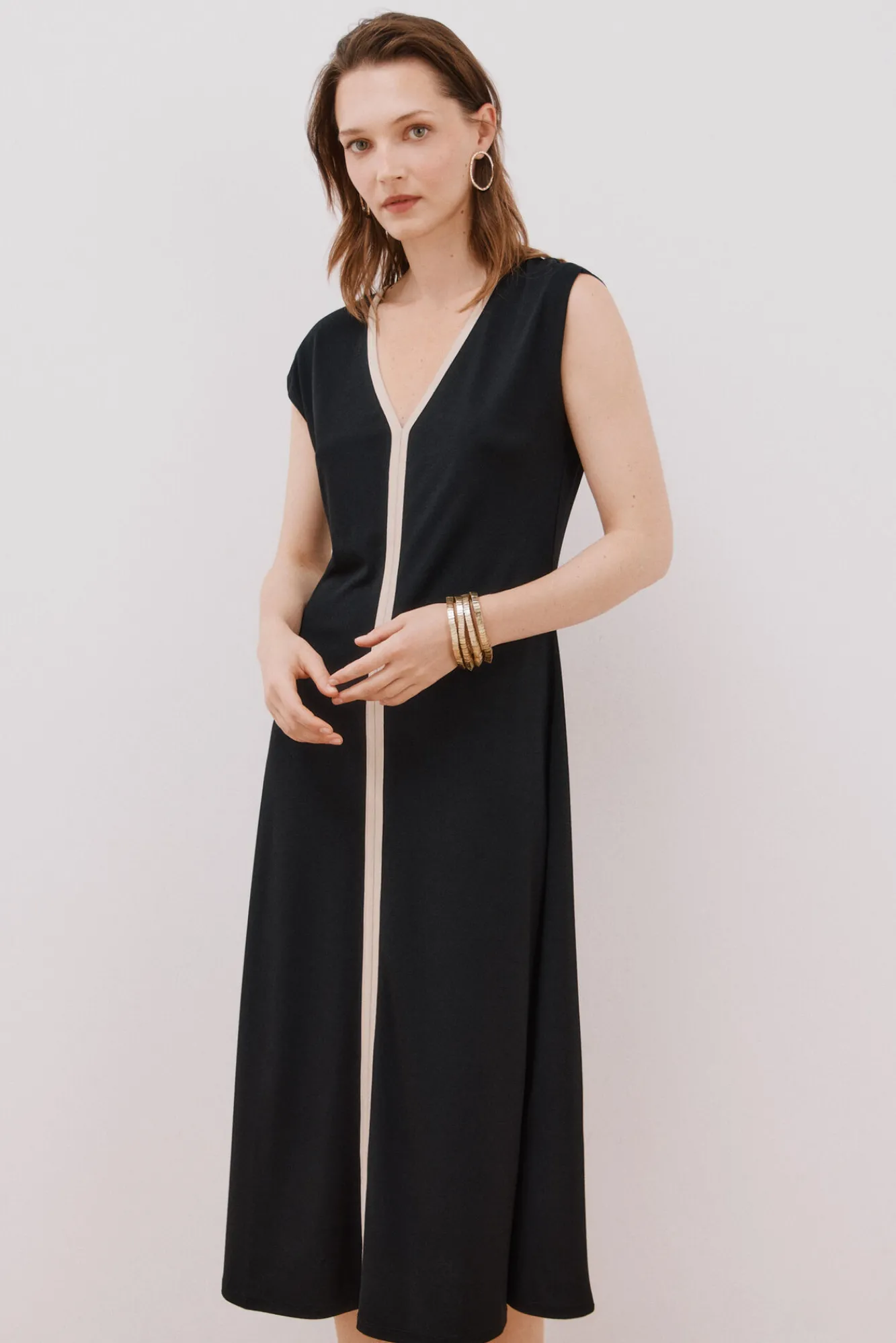 Cortefiel Vestido escote pico contraste